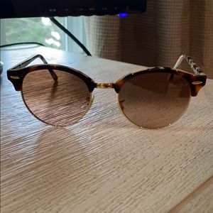 Club master oval raybans